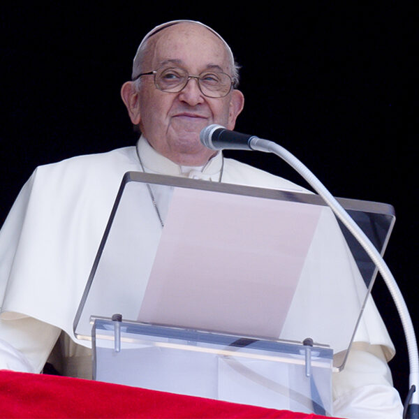 Share, listen to people’s encounter with Jesus, pope says
