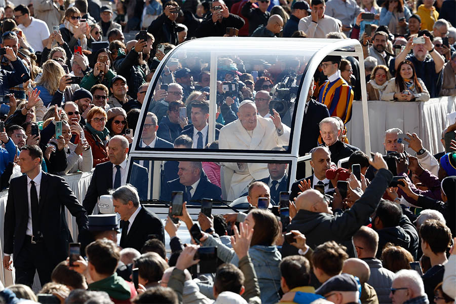 Faith, hope, love are antidote to pride, pope says at audience