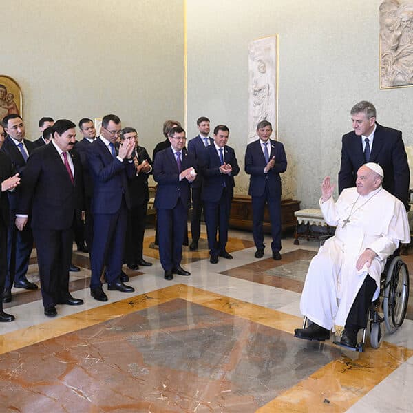 Religions must counter war rhetoric with focus on peace, pope says