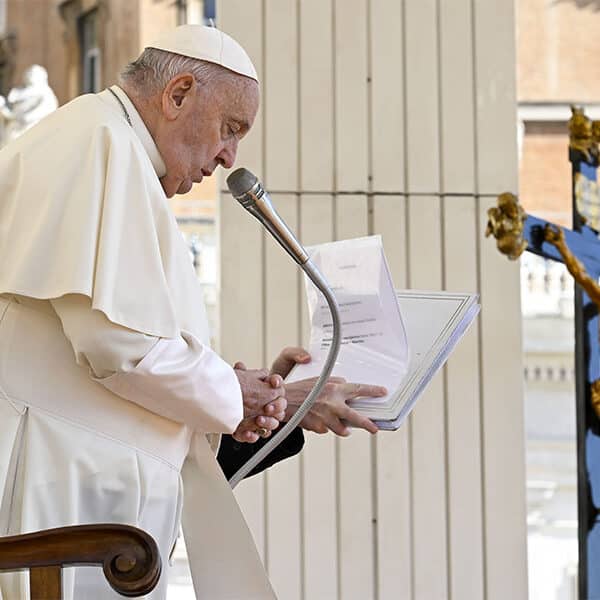 Pope offers prayers for prisoners of war and victims of torture