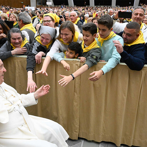 Build church unity, favor reconciliation, pope tells pilgrims