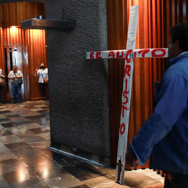 Immigration decision: legalization or deportation, the choice before us