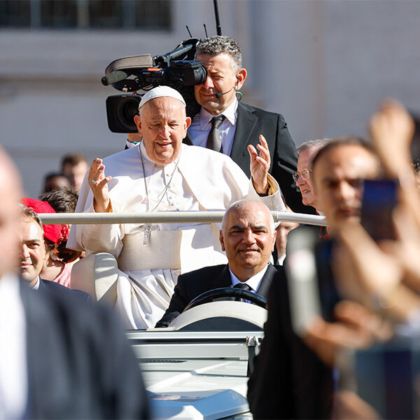 Spirit and Scripture combined cast light on life’s problems, pope says