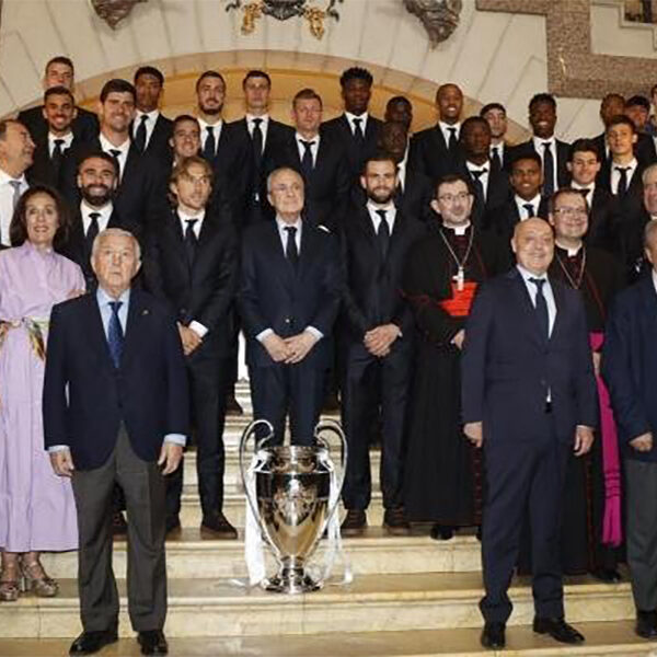 Real Madrid, Europe’s best soccer team, offers championship trophy to Virgin of Almudena