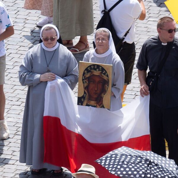 On Assumption, pope entrusts war-torn countries to Mary’s care