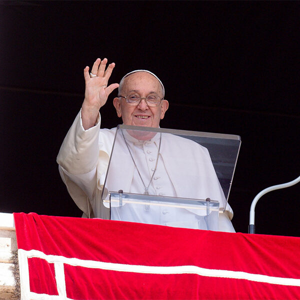 Eucharist satisfies hunger for hope, truth, salvation, pope says