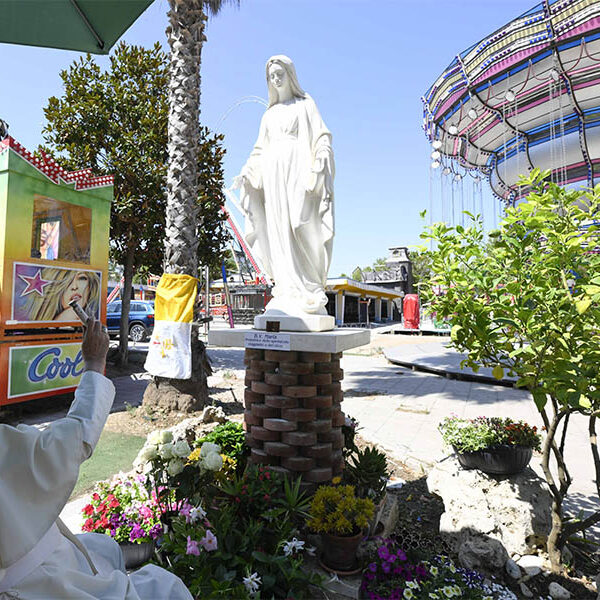 Pope visits amusement park near Rome