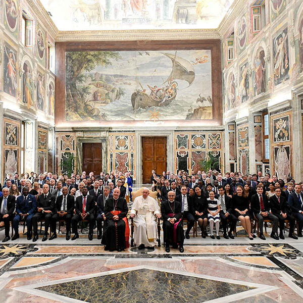 Pope asks lawmakers to fight cynicism, be witnesses of hope