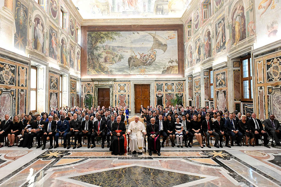 Pope calls on lawmakers to fight cynicism and be witnesses of hope