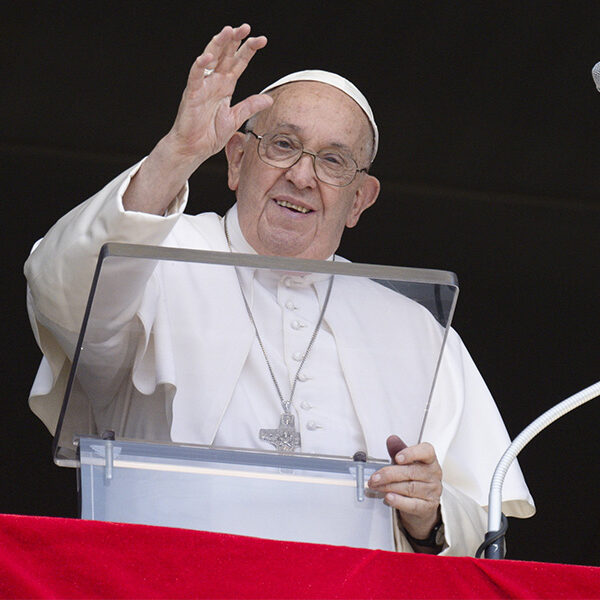 Stop and read: Pope praises spiritual value of literature and poetry