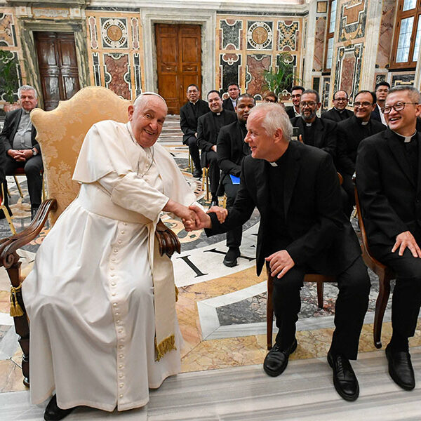 Adoration anchors one’s life in Jesus, pope says