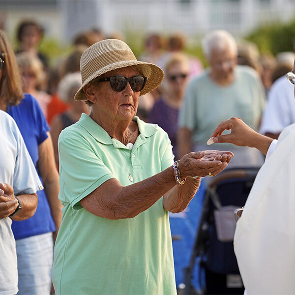 Question Corner: Is spiritual communion the same as sacramental Communion?