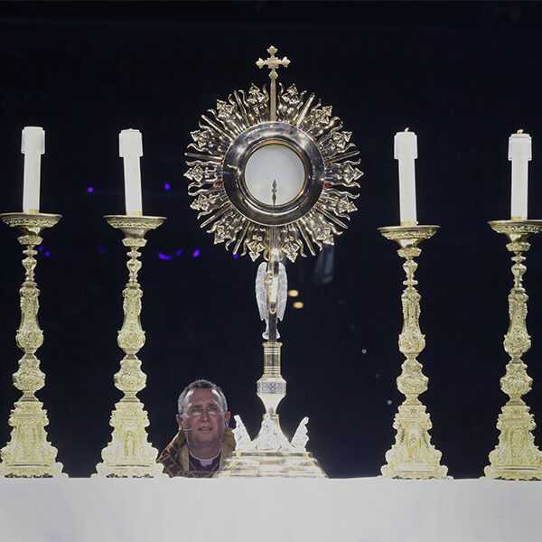 New texts for eucharistic adoration, Communion outside Mass aim to promote unity