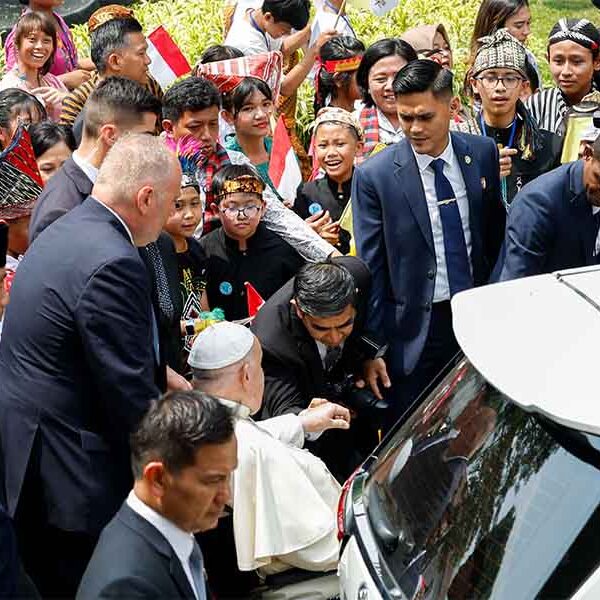 Share the Gospel with joy, pope tells Indonesia’s churchworkers