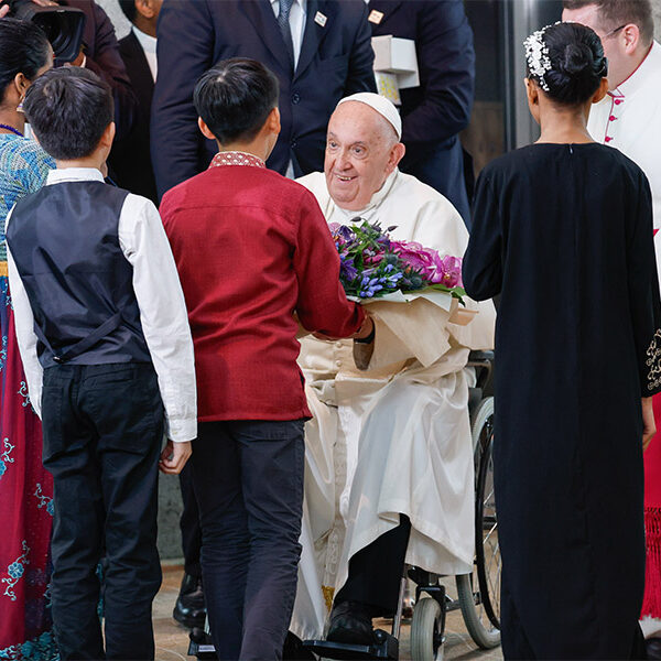 Pope lands in Singapore, last stage of his Asia-Pacific trip