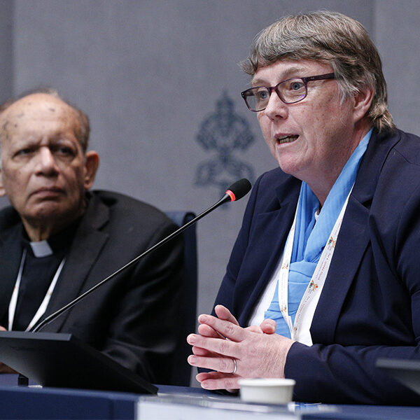 Synod members vote to dialogue with study groups set up by pope