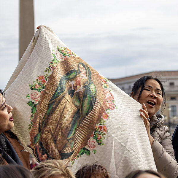 Devotion to Mary leads people to Jesus, to helping others, pope says