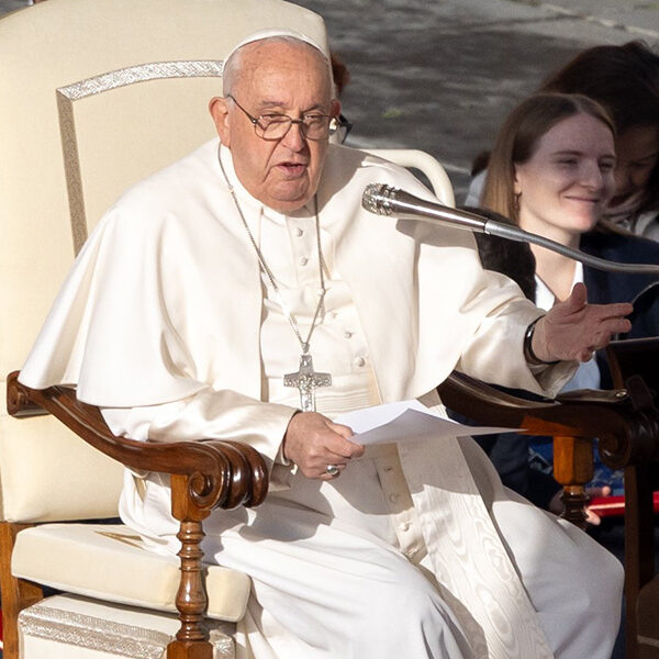 Pope asks St. John Paul II institute to study threats to marriage, family