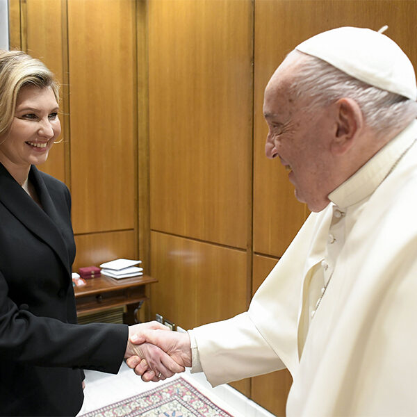 Pope meets Ukrainian first lady, decries war as ‘shameful tragedy’