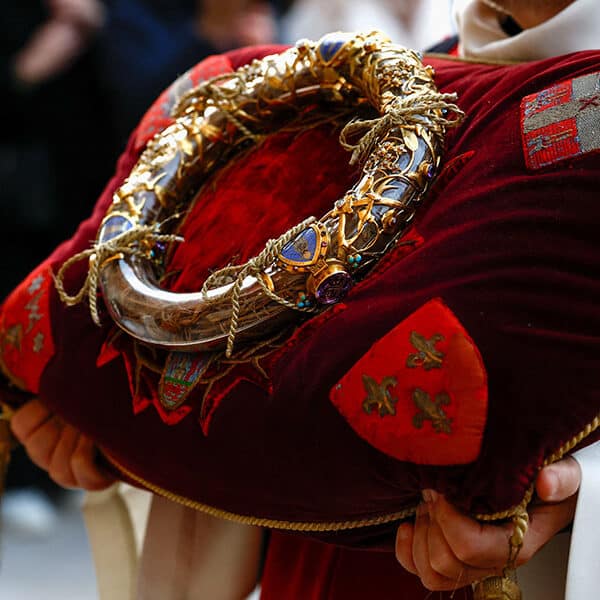 Jesus’ crown of thorns returns to Notre Dame Cathedral