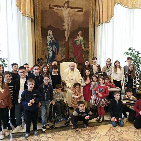 Pope tells young people to regain ‘wonder’ during Christmas season