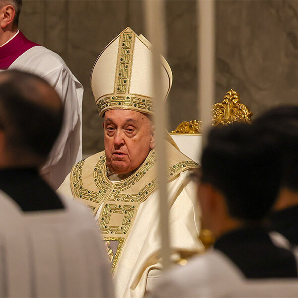 Pope at Christmas: Jesus’ birth brings hope for world of justice, peace