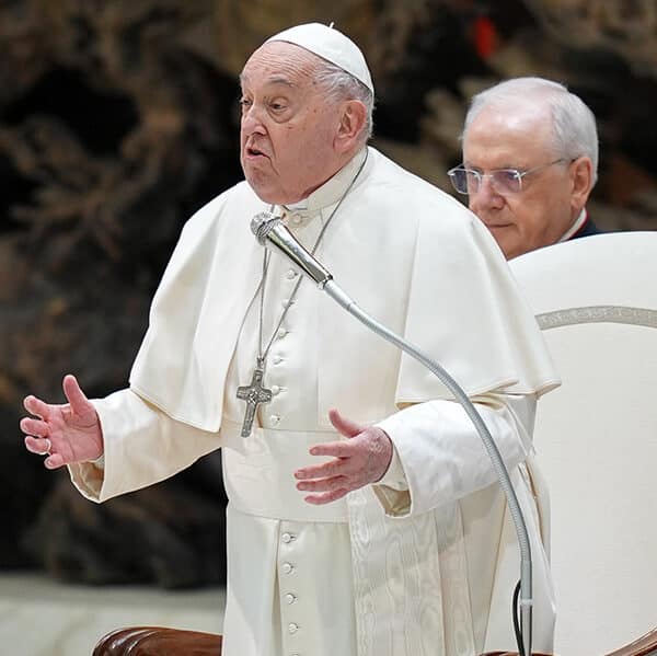 AI must serve, not replace, teacher-student relationship, Vatican says