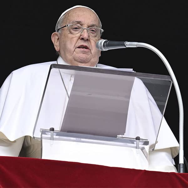 Holocaust cannot be forgotten or denied, pope says