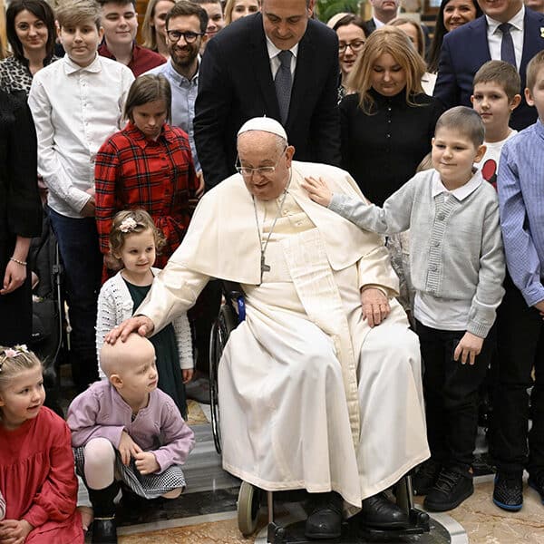 Pope tells young oncology patients they are witnesses of hope