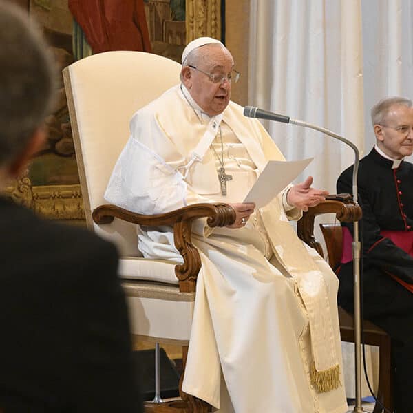 Investing in common good reaps greater benefits, pope says