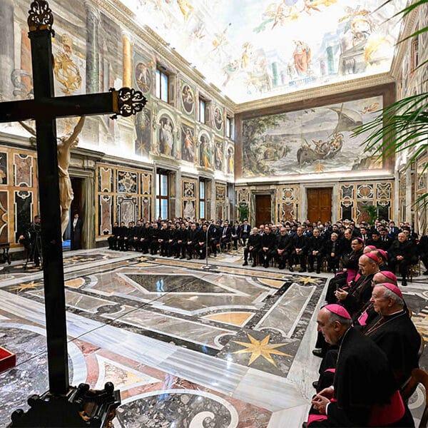 Pope calls on Valencia seminarians to bring hope to devastated region