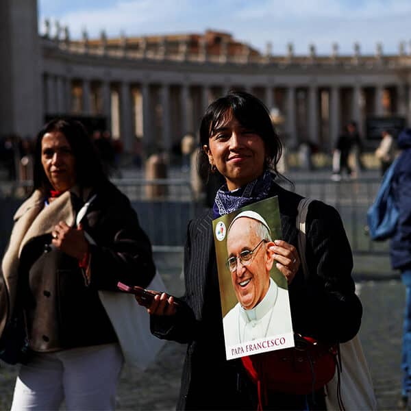 Pope establishes commission to boost donations to the Holy See