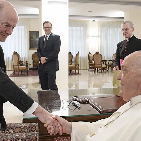 Pope diagnosed with bilateral pneumonia