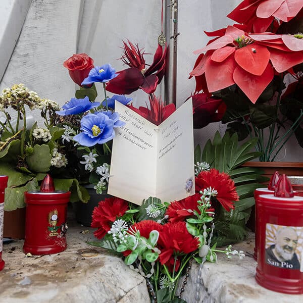 Pope’s condition stable; tests show some improvement