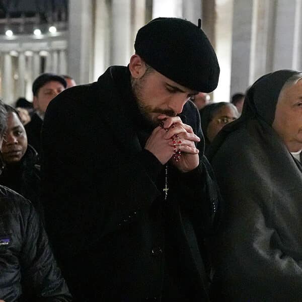 For those who embrace Christ’s love, death is not the end, pope writes