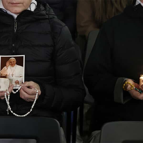 Pope’s ‘complex’ condition remains stable; he continues to rest, work