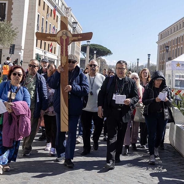 U.S. Holy Year pilgrims add pope to their list of prayer intentions