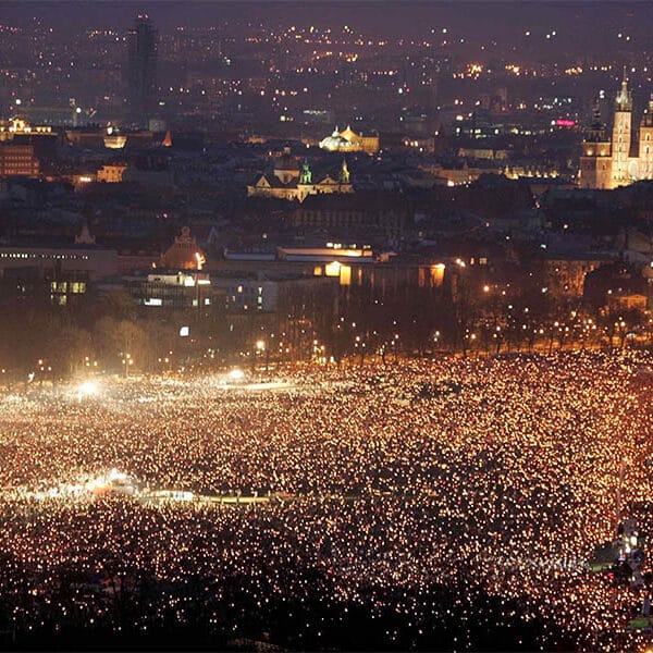 Poland remembers the hour of the death of beloved pope as unifying moment