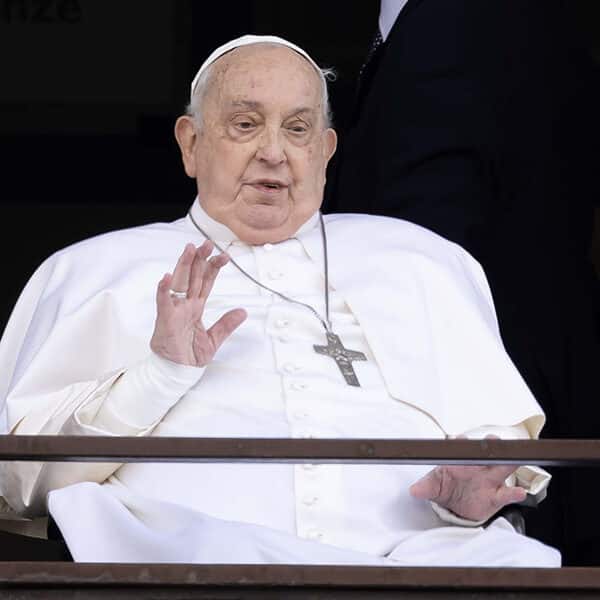 Pope stable; his lung infection slightly improved, Vatican says