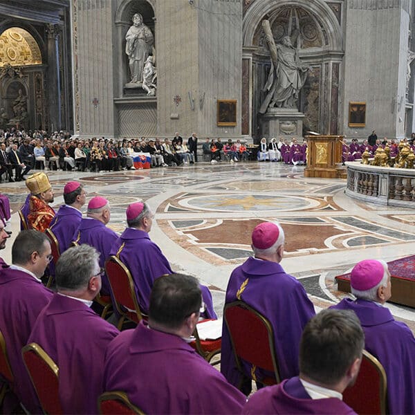 Jubilee renewal of faith builds confidence in God’s presence, pope says