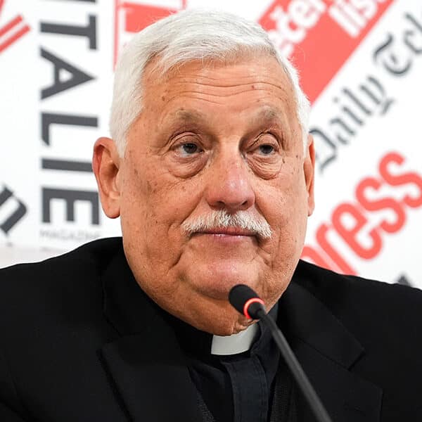 Aiding migrants ‘goes against the tide’ today, top Jesuit says