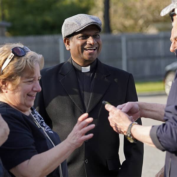 U.S. bishops support bill easing immigrant religious workers’ path to permanent residency