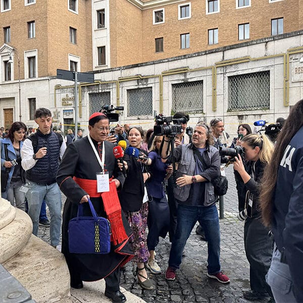 In final pre-conclave meetings, cardinals discuss war, dialogue