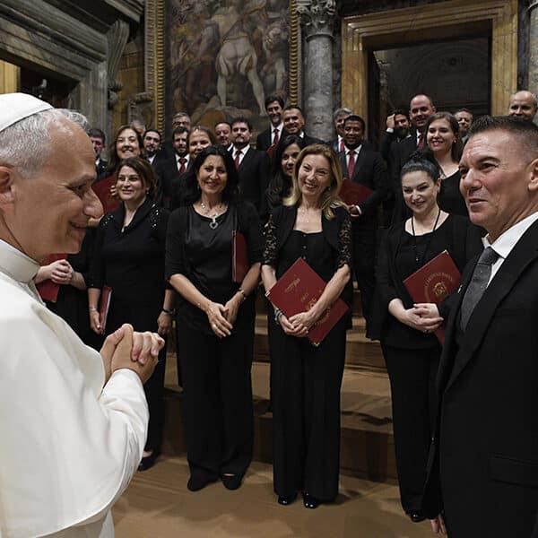 Liturgical music can teach value of unity in diversity, pope says