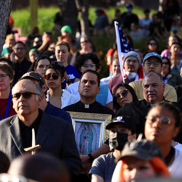 As chaotic demonstrations erupt across U.S., Catholic experts counsel nonviolence