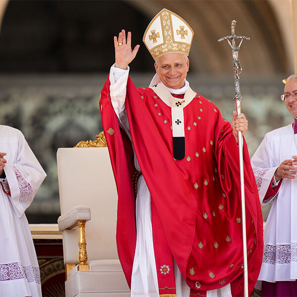 God’s love breaks down walls, opens borders, dispels hatred, pope says