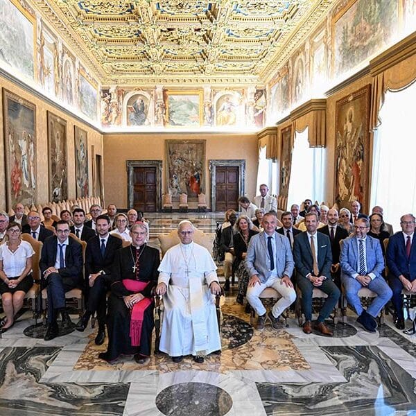 Live, act on faith; avoid ‘split’ personality, pope tells politicians