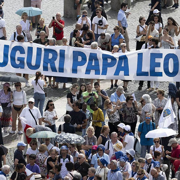 Thousands of visitors celebrate Pope Leo’s birthday in St. Peter’s Square