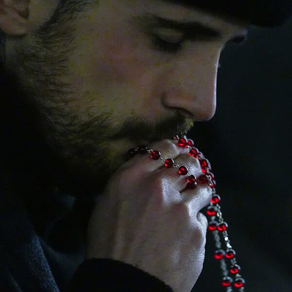 Pope asks everyone to pray the rosary for peace throughout October