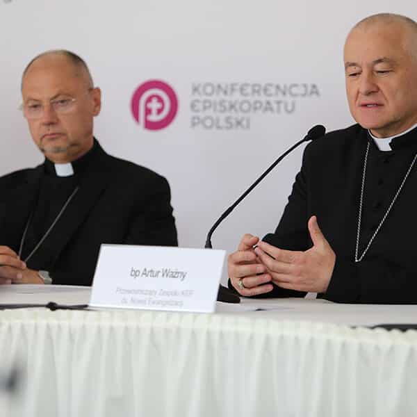 Poll: Half of Poles declare distrust of Catholic Church as it loses its moral authority